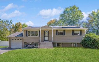 30 Yale St, Port Jefferson Station, NY 11776