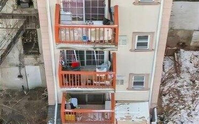 301 Montauk Ave, Brooklyn, NY 11208 (Condo)