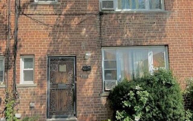 3014 Grace Ave, Bronx, NY 10469 (Door)
