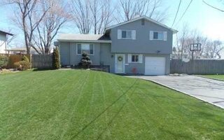 3015 Newport Ave, Medford, NY 11763
