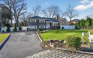 304 Maplewood Rd, Huntington Station, NY 11746