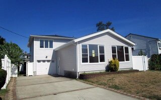 305 Branch Ave, Freeport, NY 11520