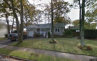 305 N Greene Ave, Lindenhurst, NY 11757