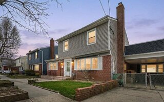 305 S 8th St, New Hyde Park, NY 11040