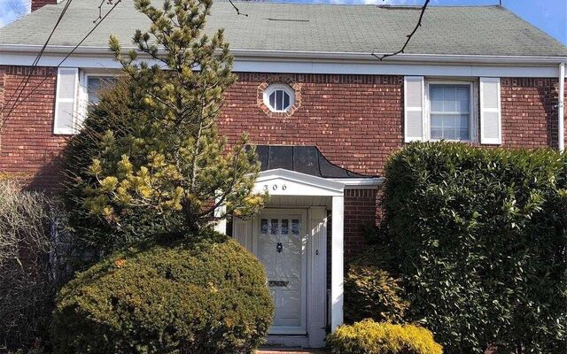 306 Westwood Rd, Woodmere, NY 11598 (House View)