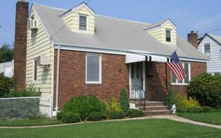 307 Columbus Pkwy, Mineola, NY 11501