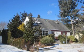 307 Wellington Rd S, Garden City, NY 11530