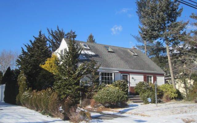 307 Wellington Rd S, Garden City, NY 11530