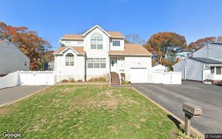 31 Adobe Dr, Shirley, NY 11967