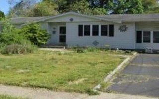 31 Betsy Dr, West Sayville, NY 11796