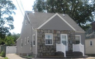 31 Cedar St, Roosevelt, NY 11575