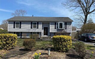 31 Concord Rd, Shirley, NY 11967