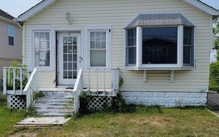 31 E Bedell St, Freeport, NY 11520