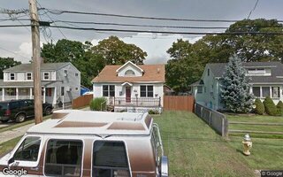 31 Elm St, Islip, NY 11751
