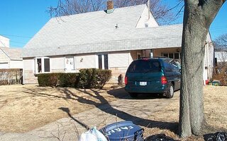 31 Farm Ln, Levittown, NY 11756