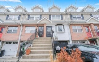 31 Giacomo Ln, Staten Island, NY 10310
