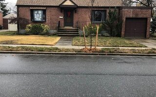 31 Maple Dr W, New Hyde Park, NY 11040