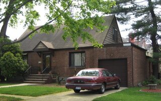31 Maple Dr W, New Hyde Park, NY 11040