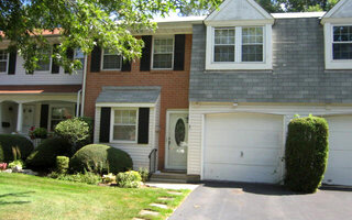 31 Santa Barbara Dr #31, Plainview, NY 11803
