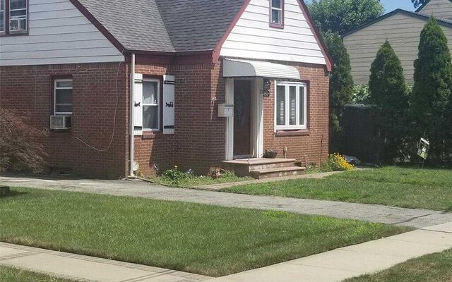 31 Spencer Pl, Hempstead, NY 11550 (Yard)