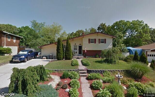 31 Spur Ln, Centereach, NY 11720