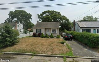 31 Walnut Ave, Patchogue, NY 11772