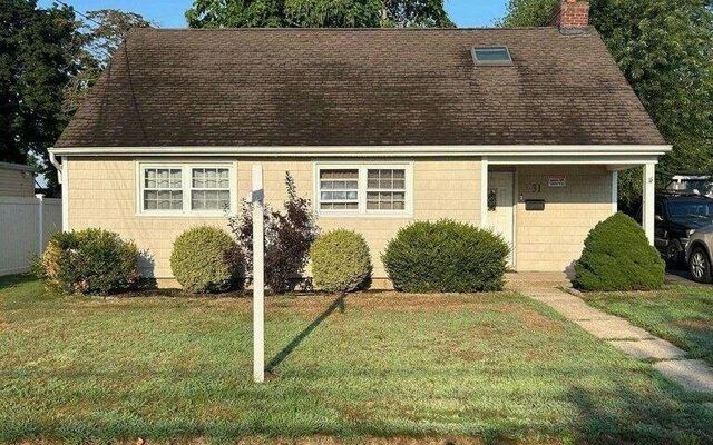 31 William St, Copiague, NY 11726 (Yard)