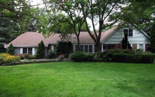 31 Woodfield Ct, Syosset, NY 11791