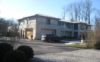 31 Woodfield Ct, Syosset, NY 11791