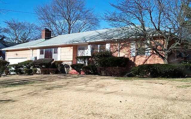 310 W Seaman Ave, Freeport, NY 11520