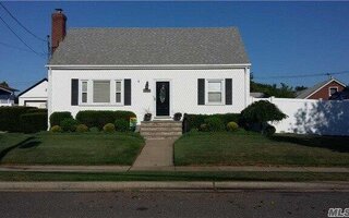 3152 Trinity St, Oceanside, NY 11572