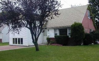 3168 4th St, Oceanside, NY 11572