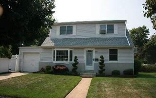 3182 Messick Ave, Oceanside, NY 11572