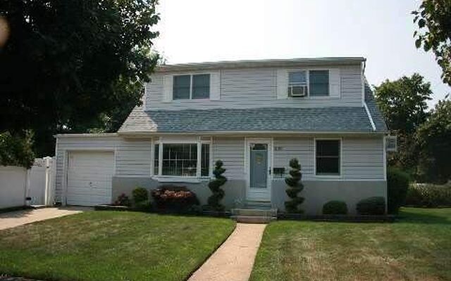 3182 Messick Ave, Oceanside, NY 11572