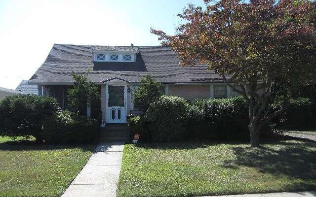 3188 Roxbury Ln, Levittown, NY 11756