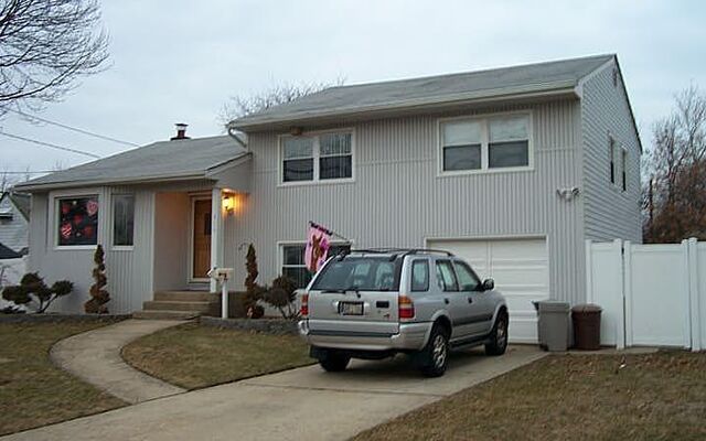 319 Boundary Ave, Farmingdale, NY 11735