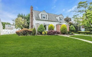 319 Maryland Ave, Freeport, NY 11520