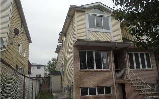 319 Merrymount St, Staten Island, NY 10314