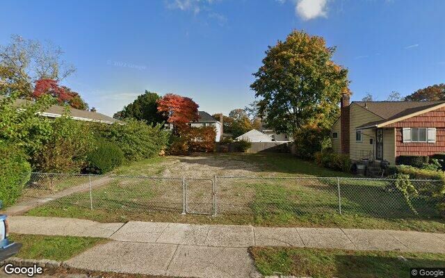32 3rd Ave, Westbury, NY 11590