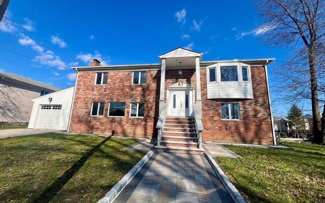 32-45 210th St, Bayside, NY 11361 (Yard)
