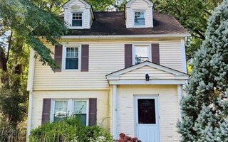 32 Berkshire Rd, Great Neck, NY 11023