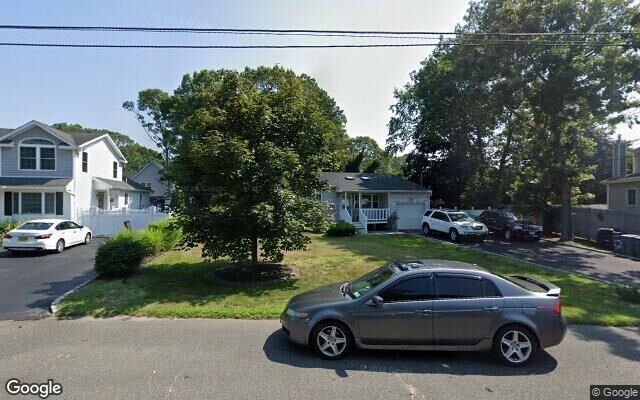 32 Chanel Dr E, Shirley, NY 11967