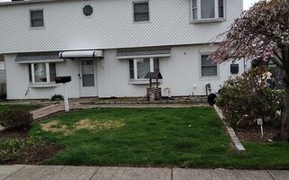 32 Cliff Ln, Levittown, NY 11756