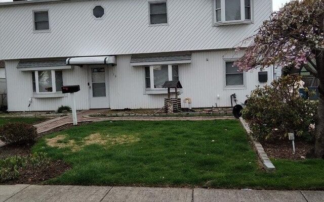 32 Cliff Ln, Levittown, NY 11756 (Yard)