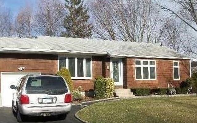 32 Deepdale Dr, Brentwood, NY 11717