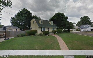 32 Graham St, Farmingdale, NY 11735