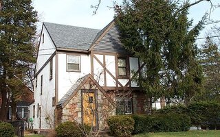 32 Highland Blvd, Lynbrook, NY 11563