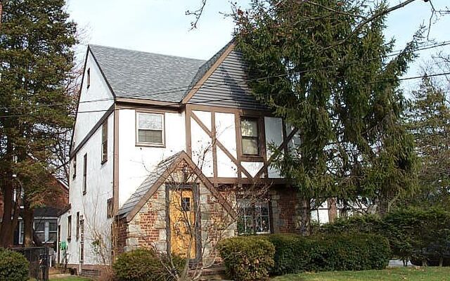 32 Highland Blvd, Lynbrook, NY 11563