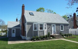 32 N Crescent Dr, Farmingdale, NY 11735