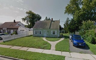 32 Old Oak Ln, Levittown, NY 11756